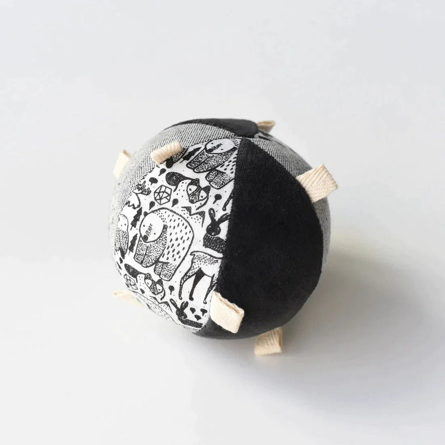 Wee Gallery Wee Gallery - Organic Taggy Ball With Rattle Rattles