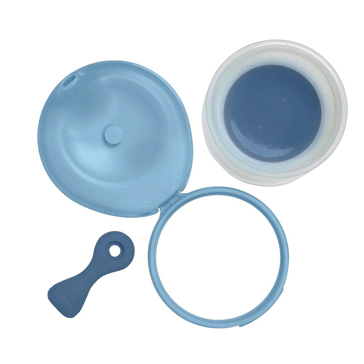 b.box Fill + Feed Storage and Containers Lullaby Blue - Blue silicone lid, ring, and spoon on a white background
