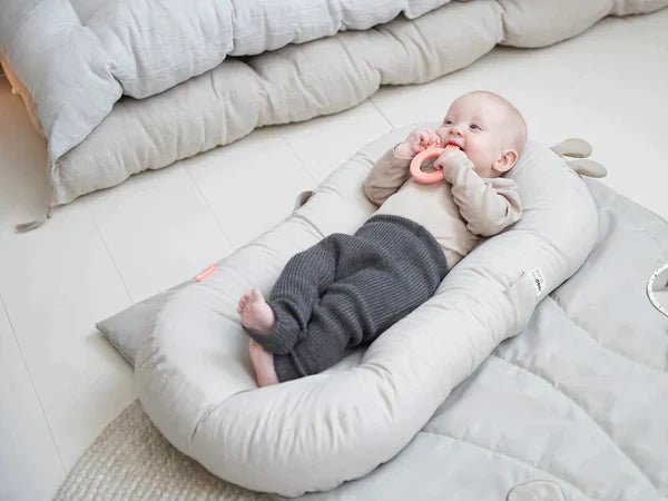 Done By Deer Cozy lounger w. activity arch Raffi