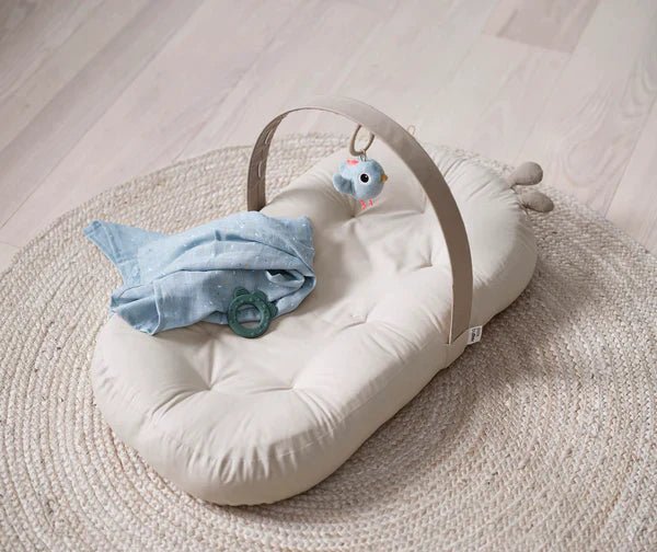 Done By Deer Cozy lounger w. activity arch Raffi