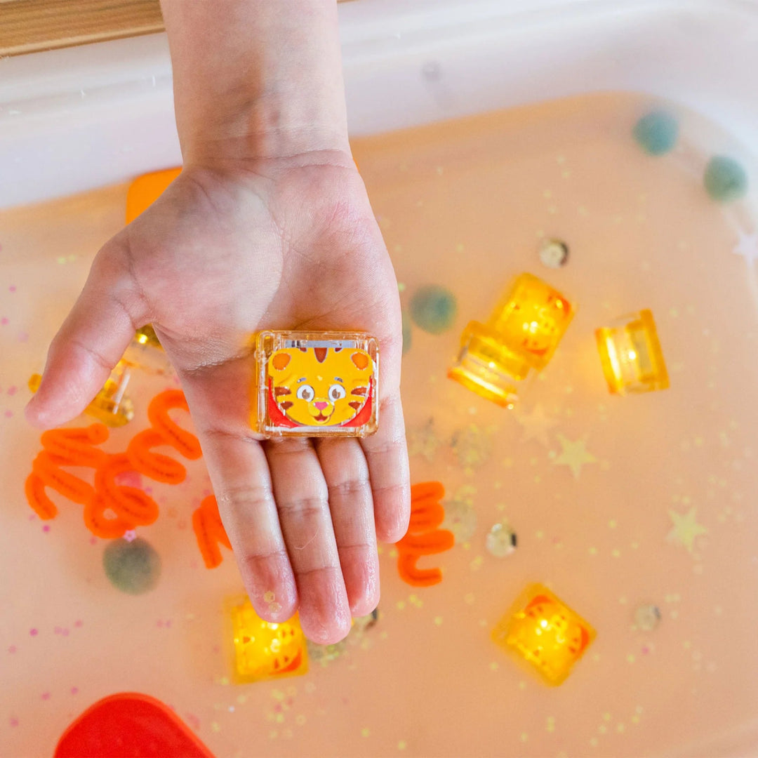 Glo Pals Glo Pals Licensed Light Up Cubes 4 PK