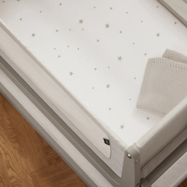 SnuzPod5 Bedside Bassinet 2 Pack Fitted Sheets bassinets White - Image 10