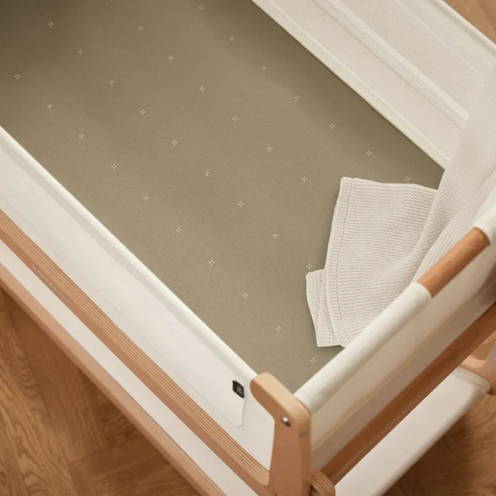 SnuzPod5 Bedside Bassinet 2 Pack Fitted Sheets bassinets White - Image 6