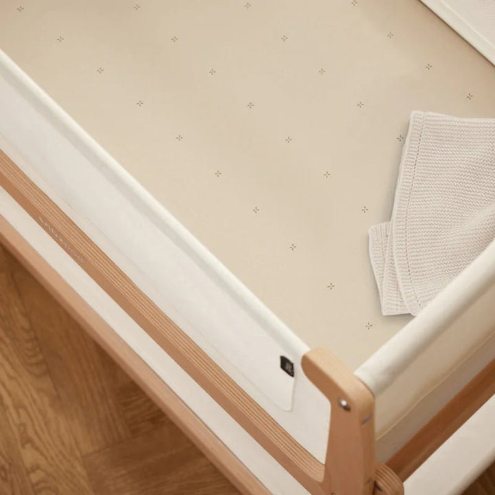 SnuzPod5 Bedside Bassinet 2 Pack Fitted Sheets bassinets White - Image 9